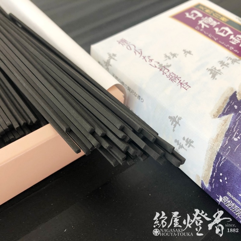 薫寿堂のお線香『白檀白雪（びゃくだんしらゆき）』短寸バラ詰