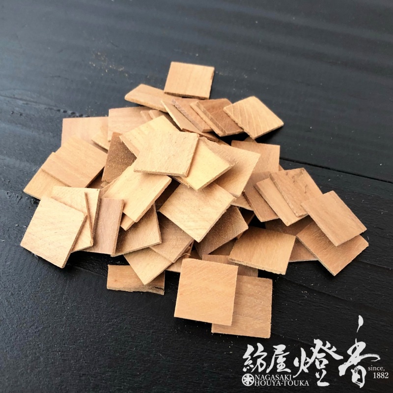 香木/香原料『白檀三種【老山白檀・歩割[J-3]】角割15g紙箱入』大発