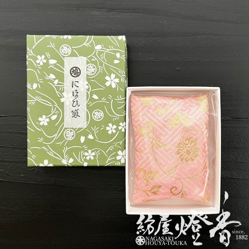 匂い袋『にほひ袋【蝶印(ちょうじるし)-CHOJIRUSHI-/金襴角形】紙箱