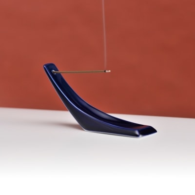 梅栄堂の香器『有田焼香立て【NAMI (なみ)】沈香お香セット』 | 取扱い