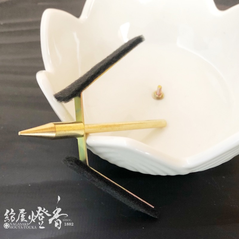 鳩居堂の仏具『巻線香用陶製置き台【蓮台/香蓮】』 | 取扱いメーカー