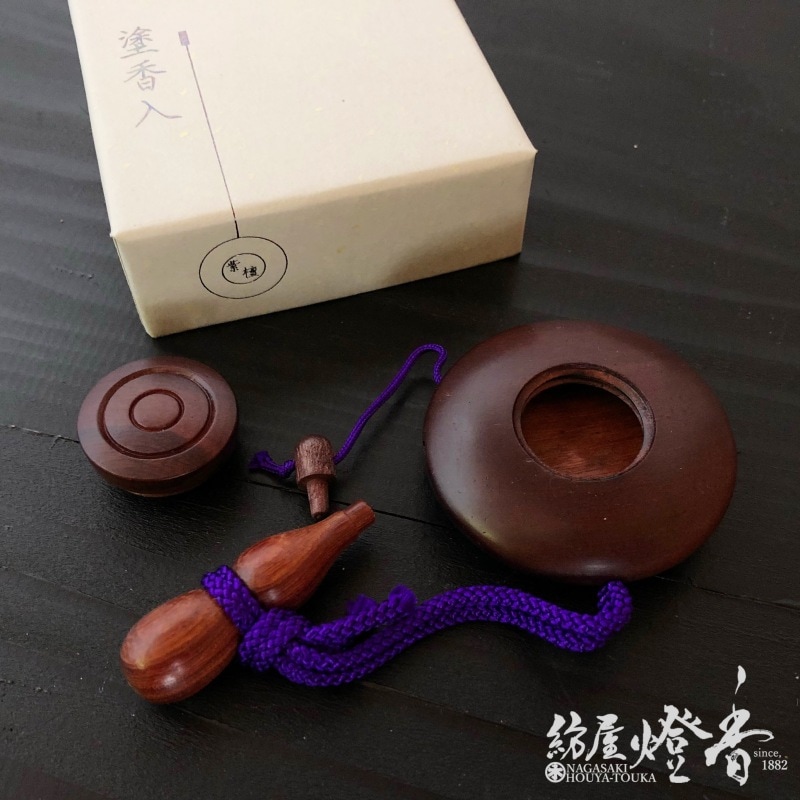 香用具『塗香入【紫檀・大】紙箱入』山田松香木店 | 取扱いメーカー