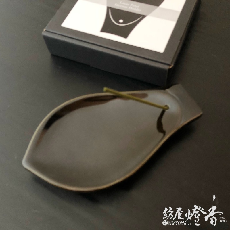 香器『縁シリーズ【縁香皿(穴開き)/蓮弁文・黒】[美濃焼]』日本