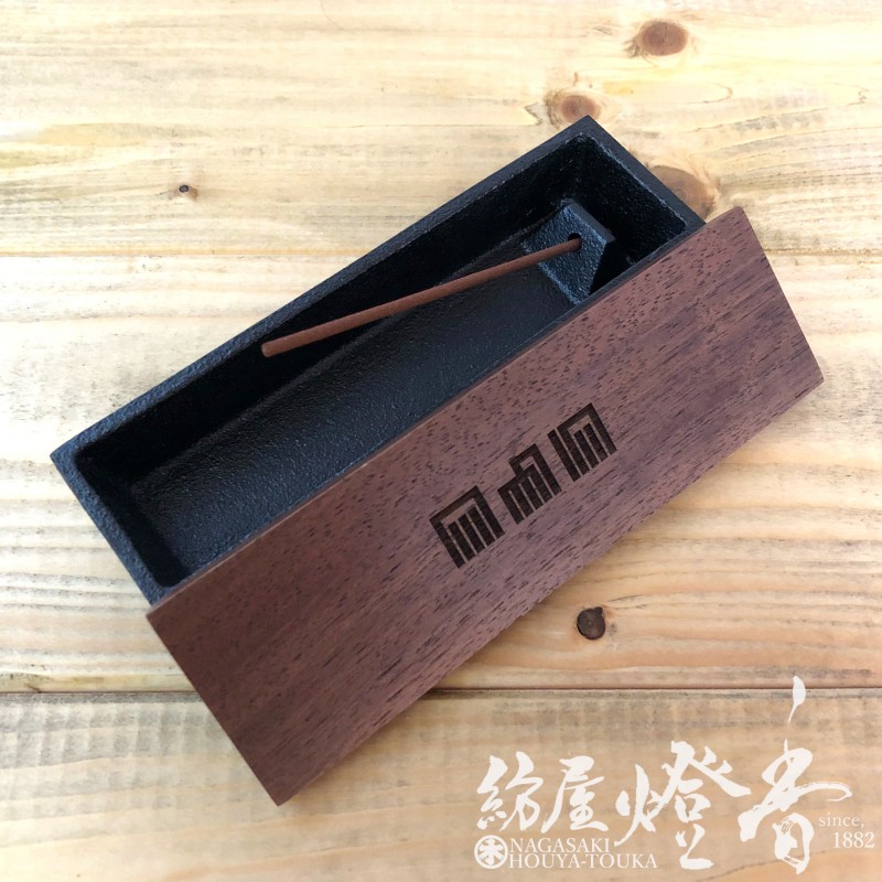 四角菖蒲文鋳銅香炉　秀月　茶道具　共箱 四角菖蒲文鋳銅香炉 秀月 茶道具 共箱 四角菖蒲文鋳銅香炉 秀月 茶道具