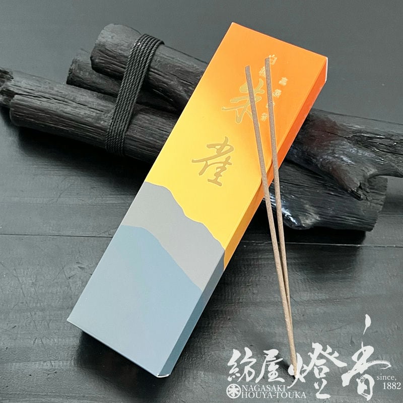お線香『甘く嫋やかな香り【白檀・朱雀(すざく)-SUZAKU-/10匁(37g)#0368】短寸小箱入[有煙]』玉初堂 | 取扱いメーカー,玉 ...