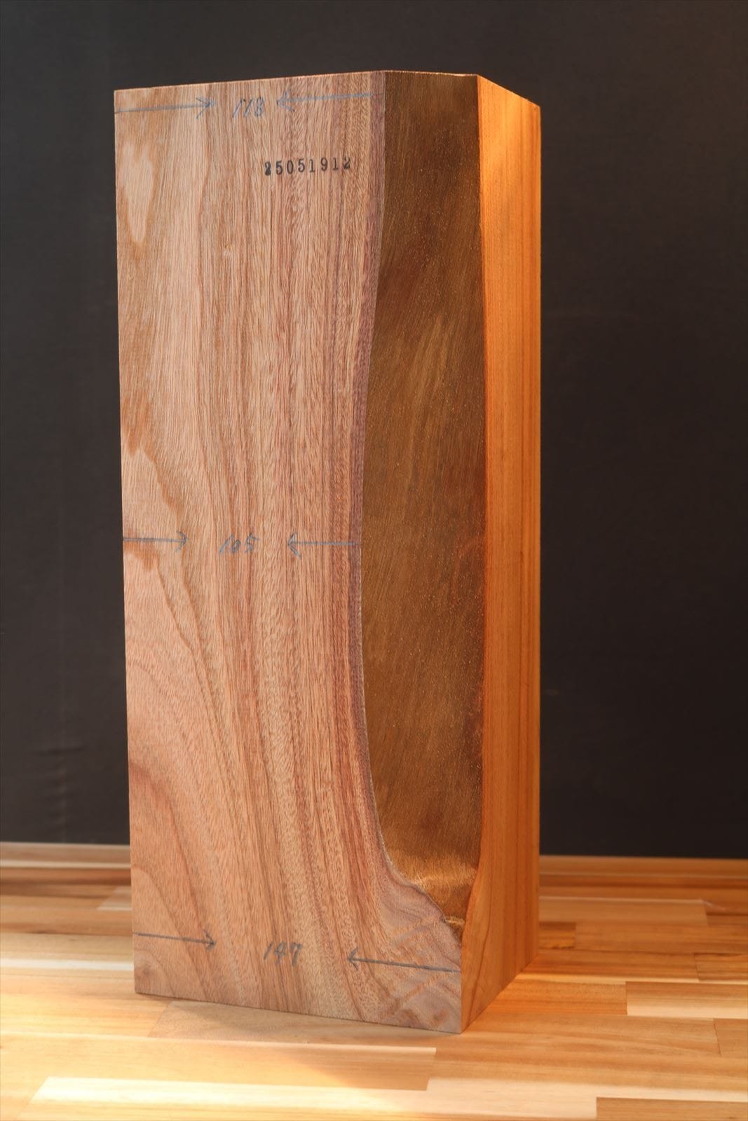 古物木彫刻座観音　楠木彫刻観音　H約48.5cm×ｗ約28cm×D18cm 古物木彫刻座観音 楠木彫刻観音 H約48.5cm×w約28cm