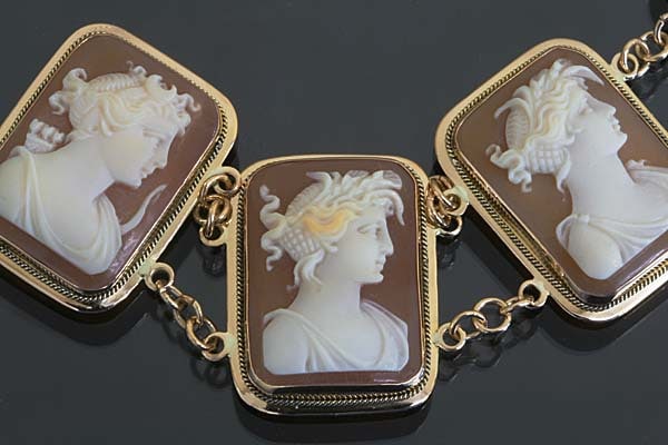 A303-14z0277【7つのカメオ】K18ブレスレット