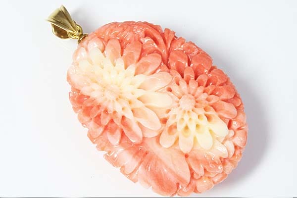 A343-15z0059【桃色珊瑚 薔薇&菊】 両面彫K18ペンダントヘッド