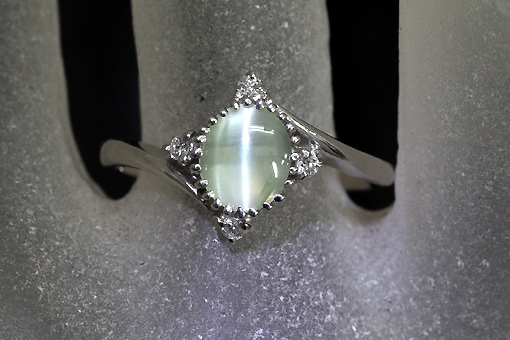 in1094nt76【キャッツアイ 0.79cts】ダイヤ入Pt900リング