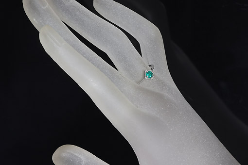 in1165nt312【エメラルド 0.16cts】Pt900リング