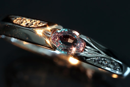 A583-24n0069【アレキサンドライト 0.18cts】Pt900ダイヤモンドリング