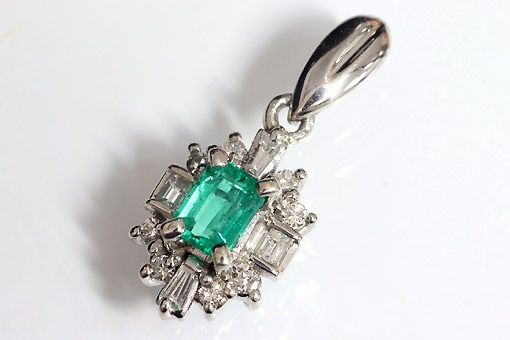 エメラルド　24g バイカラーサファイア 0.244ctルース