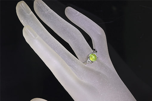 A586-25n0335【キャッツアイ 1.68cts】Pt900ダイヤモンドリング