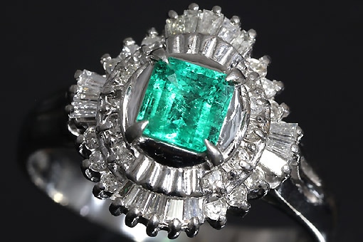 A586-25n0322【エメラルド 0.52cts】Pt900ダイヤモンドリング
