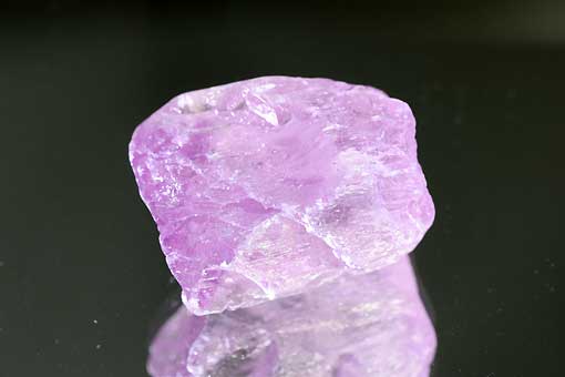 in0599-75【クンツァイト】75.5cts 原石