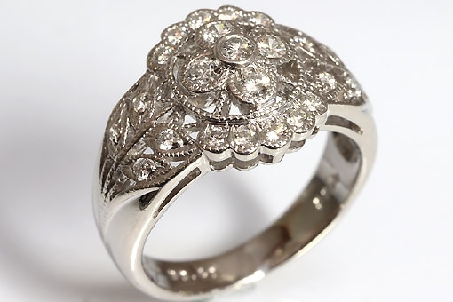 美品　POLA　ポーラ　指輪　リング　PT900　プラチナ　ダイヤモンド　12号 POLA ポーラ Pt900 プラチナ リング ダイヤモンド 0.12ct クロス