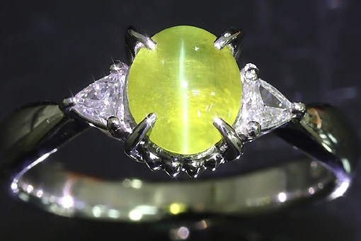 A586-25n0335【キャッツアイ 1.68cts】Pt900ダイヤモンドリング