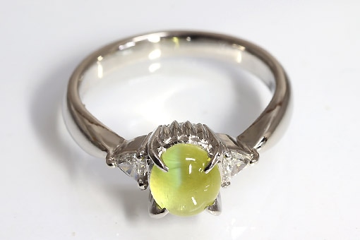 A586-25n0335【キャッツアイ 1.68cts】Pt900ダイヤモンドリング