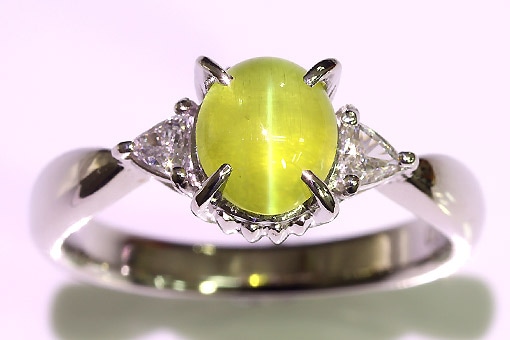 A586-25n0335【キャッツアイ 1.68cts】Pt900ダイヤモンドリング