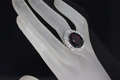 A586-25n0318【ガーネット 15.34cts】Pt900ダイヤモンドリング