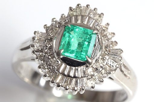 A586-25n0322【エメラルド 0.52cts】Pt900ダイヤモンドリング