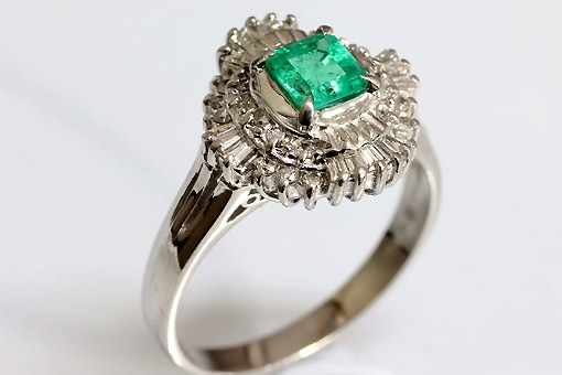 A586-25n0322【エメラルド 0.52cts】Pt900ダイヤモンドリング