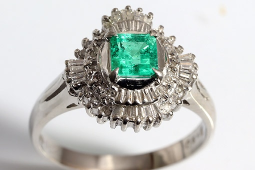 A586-25n0322【エメラルド 0.52cts】Pt900ダイヤモンドリング