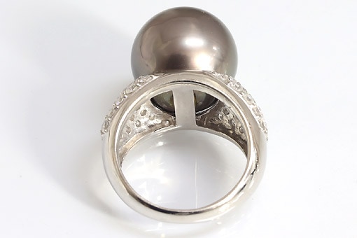 A586-25n0332【黒蝶真珠φ14．3ミリ】Pt900ダイヤリング
