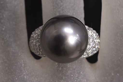 A586-25n0332【黒蝶真珠φ14．3ミリ】Pt900ダイヤリング
