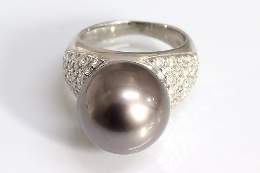 A586-25n0332【黒蝶真珠φ14．3ミリ】Pt900ダイヤリング