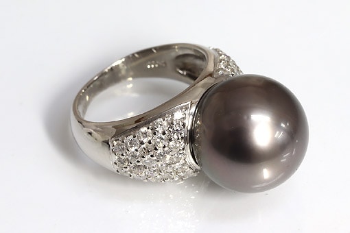 A586-25n0332【黒蝶真珠φ14．3ミリ】Pt900ダイヤリング
