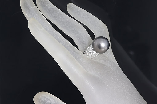 A586-25n0332【黒蝶真珠φ14．3ミリ】Pt900ダイヤリング