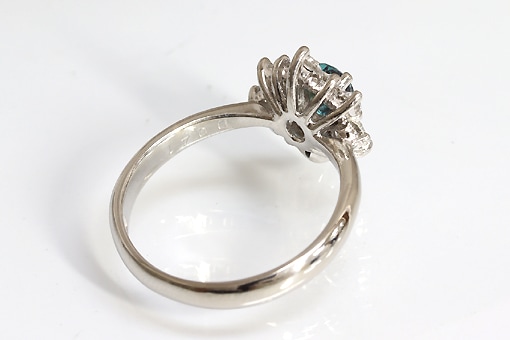 A574-22n0123【アレキサンドライト 0.27cts】Pt900ダイヤモンドリング