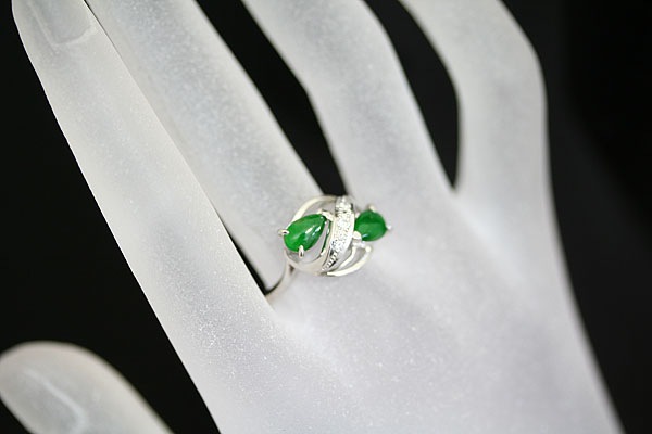 A268-13z0462【翡翠】ダイヤ入りセミアンティークPt900リング