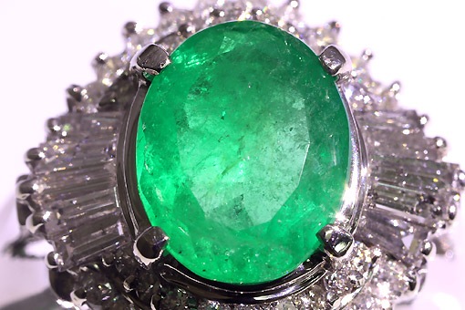 H4-18z0145【エメラルド 2.12cts】Pt900ダイヤモンドリング