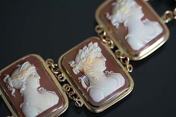 A303-14z0277【7つのカメオ】K18ブレスレット