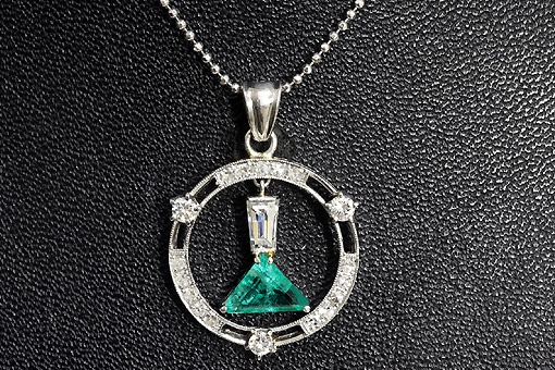 エメラルド ダイヤ クラシック ペンダントトップ エメラルド ダイヤ クラシック ペンダントトップ A584-25n0009
