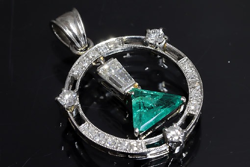 A584-25n0009【エメラルド&ダイヤモンド】Ptセミアンティークペンダント