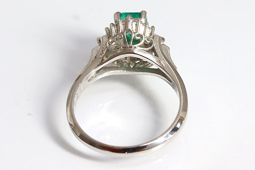 A584-25n0054【エメラルド&ダイヤモンド】Pt900リング