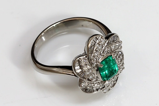 H2-16z0115【エメラルド 0.61cts】Pt900ダイヤモンドリング