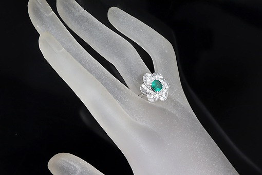 エメラルドダイヤリング H2-16z0115【エメラルド 0.61cts】Pt900ダイヤモンドリング