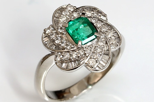 H2-16z0115【エメラルド 0.61cts】Pt900ダイヤモンドリング