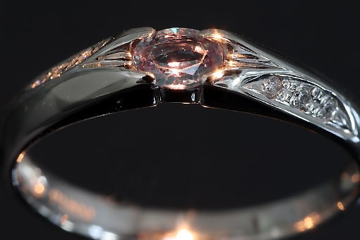 A583-24n0069【アレキサンドライト 0.18cts】Pt900ダイヤモンドリング