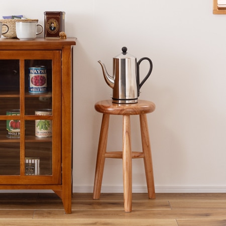 マルチウッドスツール｜GT-414｜丸みを帯びた形が特徴的なウッド