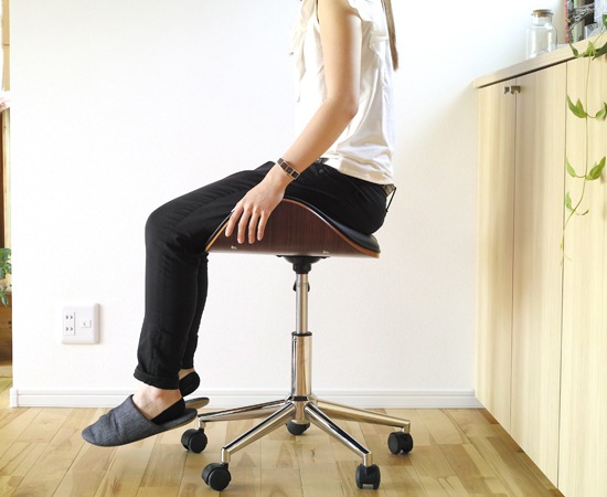レザー製　サドルスツール サドルスツール｜WTG-56｜キャスター付き｜昇降機能付き｜スツール