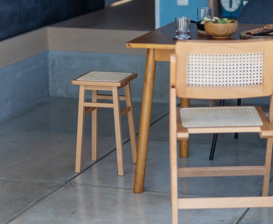 アム スツール｜amu stool｜ラタン座面のレトロなチェア｜AMU-S02