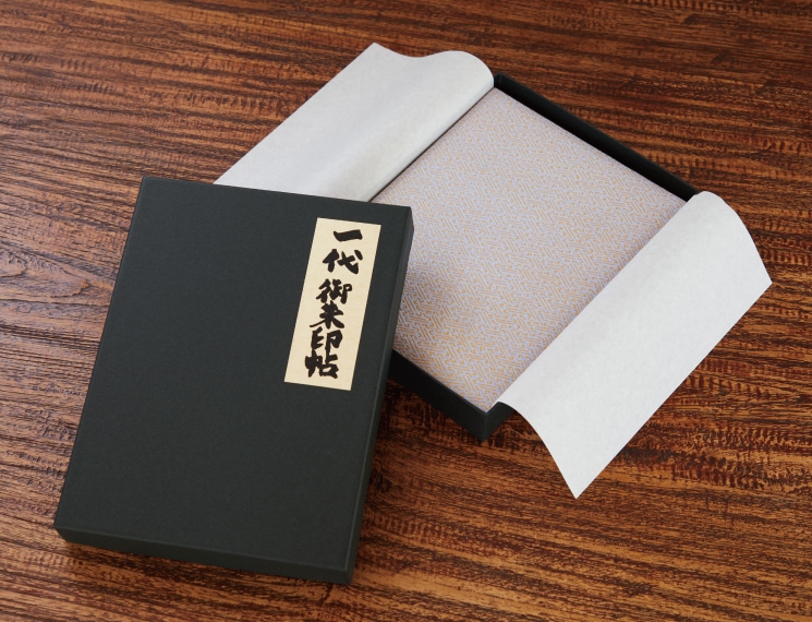 一代御朱印帖　薄鳩羽色　紗綾形