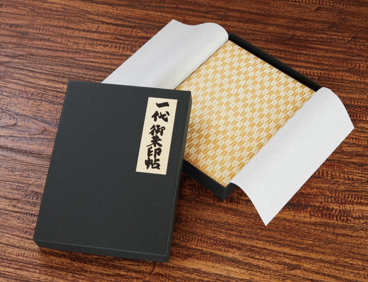 一代御朱印帖　鳥の子色　矢羽根