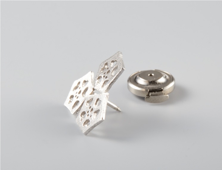 オクラ　ピンブローチ　シルバー