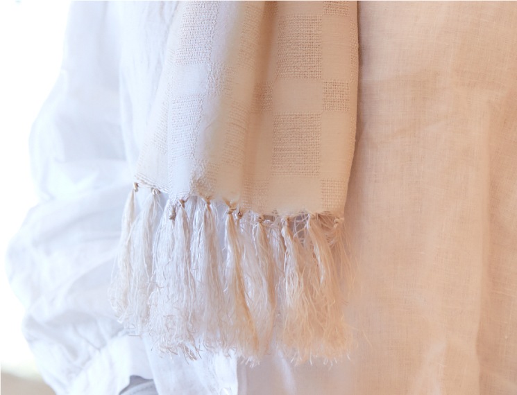 スカーフ　無地　草木染　灰桜